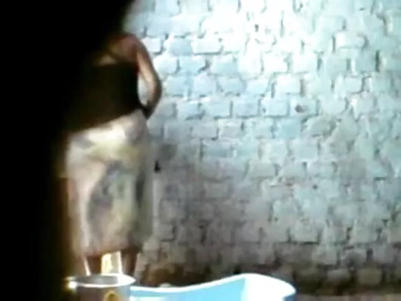 idiot boy movie bhojpuri सेक्सी पुरानी बहन बेवकूफ नहाते हुए