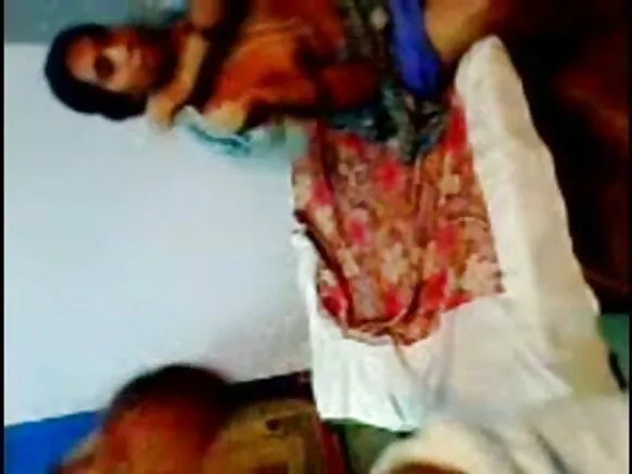 देसी चाची के पति द्वारा गड़बड़ मदरसी सेक्सी फिल्म