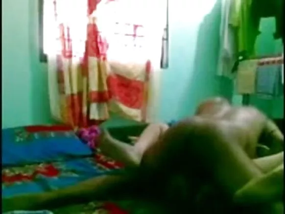 हमर मौसी के संग सेक्सी ब्लू मूवी घर भेजू