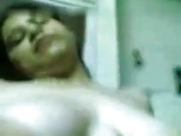 desi india गोरदा मौसी नग्न हो जाती है