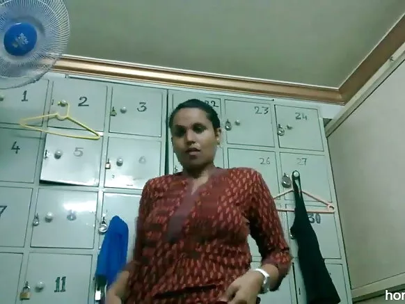 भारत नेना सेक्स कपड़ा बदलने के बाद लिली नग्न