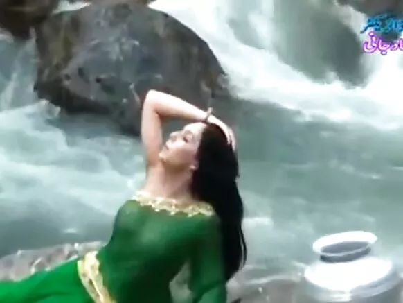 देसी लड़की सेक्सी फिल्म देसी साड़ी गीला पारदर्शी बूब्स दिखा रहा है..इतने गर्म