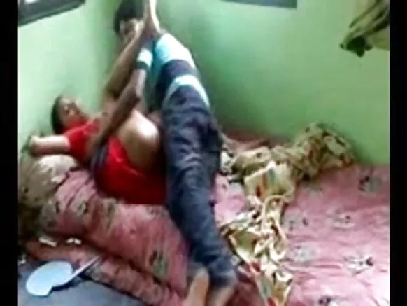देसी लड़का घर पर वेश्या चोदता है
