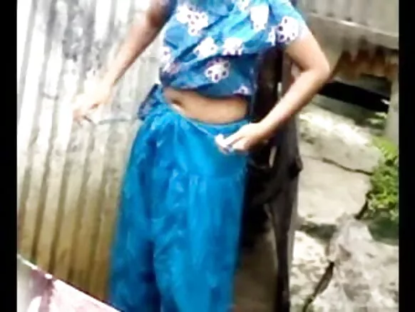 देसी प्रियंका चोपड़ा सेक्सी मूवी लड़की बाहर नहाते हुए