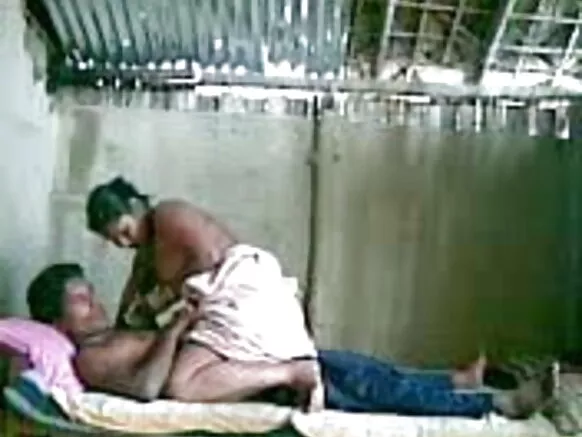 जासूसी सिनेमा के गुजराती दोस्त हमर नवका भारतीय नौकरानी पर अपन सेक्सी लड़का के संग