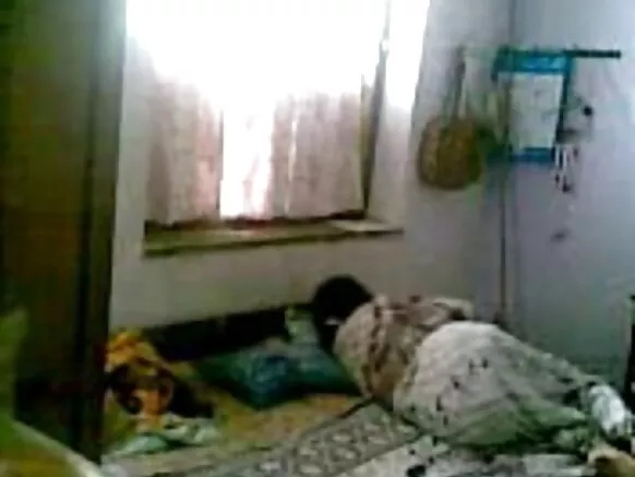 बांग्ला देसी पत्नी अंग्रेजी घर में अकेले गोज़ फेंकने सेक्सी फिल्म hd 54