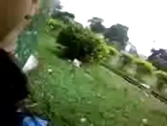 देसी बेब अंग्रेजी में सेक्सी नीले बूब्स चुंबन और उजागर