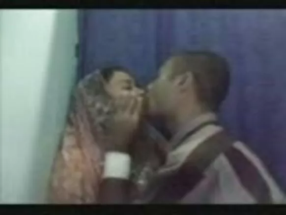 young desi bhojpuri सेक्सी वीडियो फिल्म जोड़ी साइबरकैफे में सेक्स कर रहे युवा जोड़ी केबिन