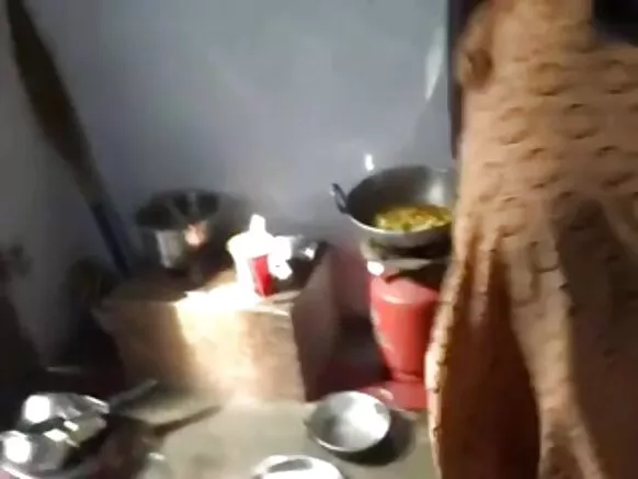दोस्तों के साथ खेलते सेक्सी प्रेमी भोजपुरी फिल्म दोस्त बहिन