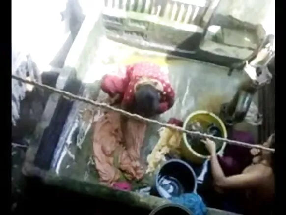 2 सेक्सी महिला सेक्सी महिला के साथ सेक्सी बाथरूम