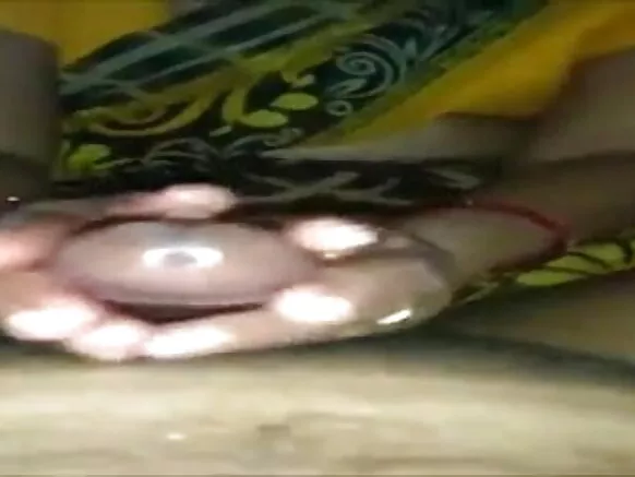 भाभी नेपाली कॉकपाइप फुल सेक्सी मूवी लोड के साथ मालिश देते हुए भाभी को चोदते हुए