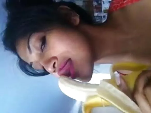 i desi सेक्सी फोटो शो वीडियो लड़की देखा रहल अछि जे कोना देसी केला के संग मुर्गा चूसब