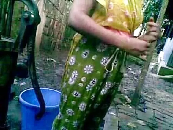 bangla desi बेशर्म गाँव के चचेरा भाई नुपुर बाहर नहाते हुए वीडियो सेक्सी फिल्म अंग्रेजी शहर देसी
