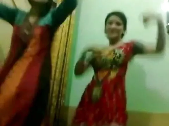हॉट नग्न चाची पाकिस्तानी डांसिंग सेक्सी फिल्म बीएफ हिंदी का आनंद लेती है
